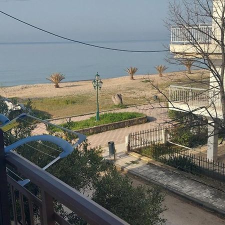Seaside Studios Paralia Dionisiou Exterior foto