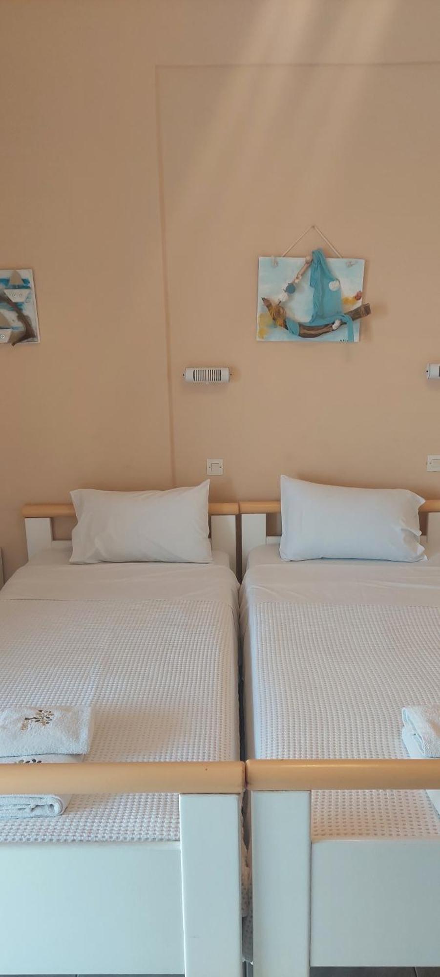 Seaside Studios Paralia Dionisiou Habitación foto
