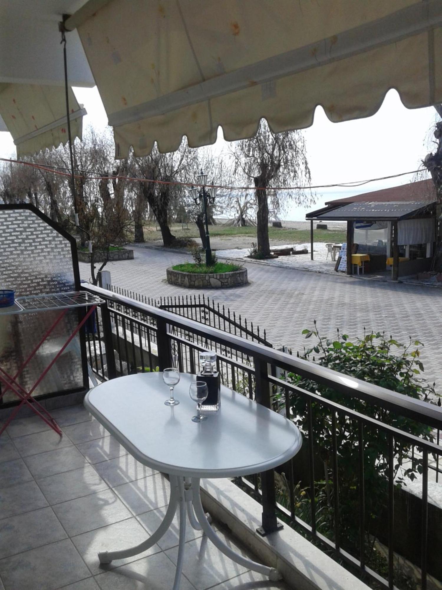 Seaside Studios Paralia Dionisiou Exterior foto
