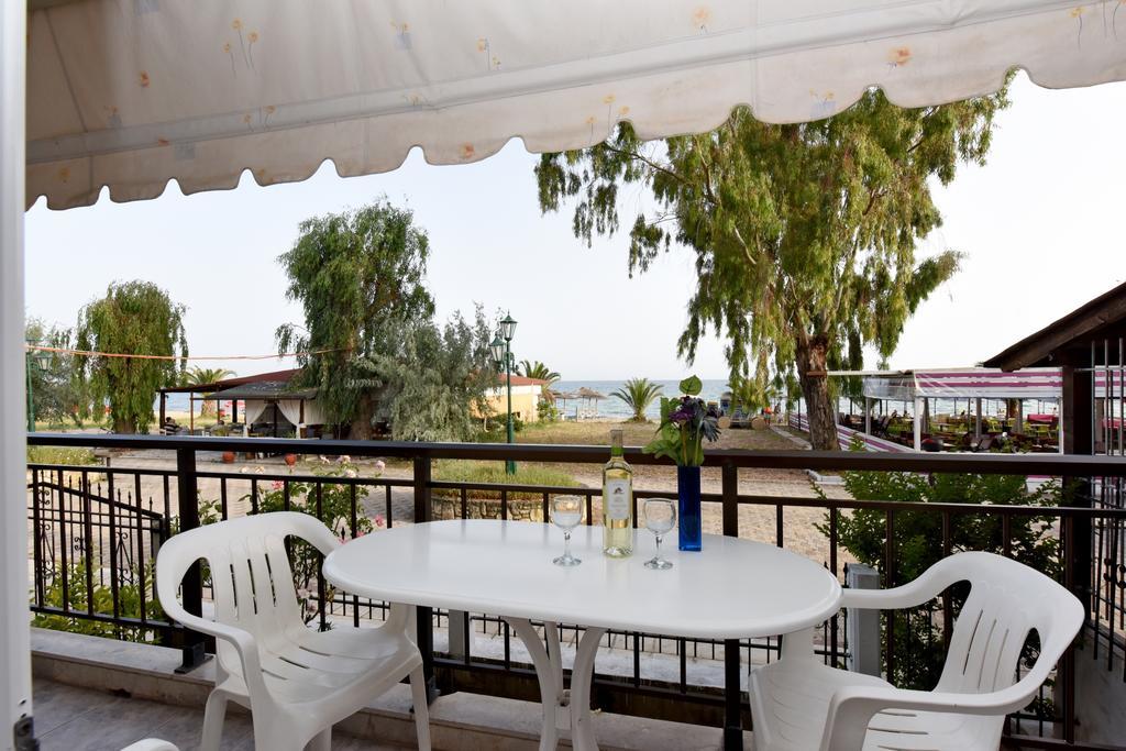 Seaside Studios Paralia Dionisiou Exterior foto