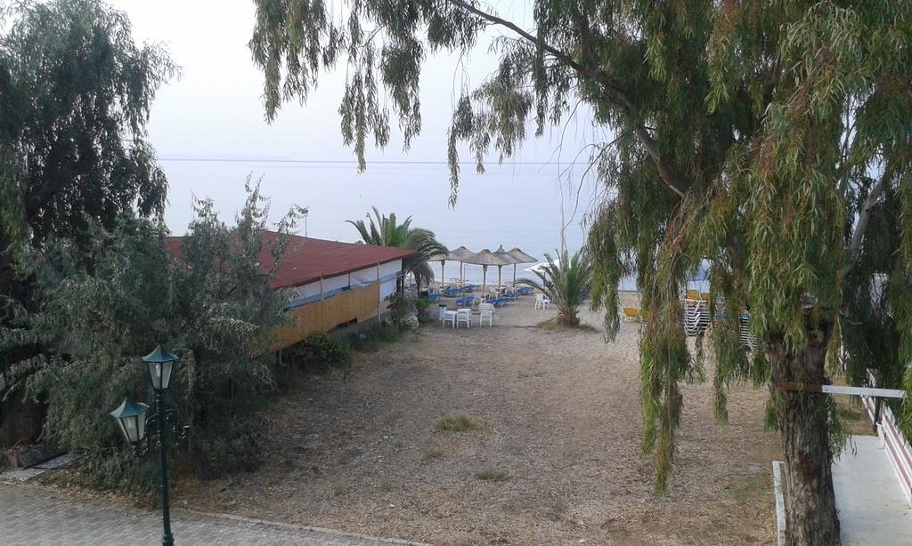 Seaside Studios Paralia Dionisiou Exterior foto