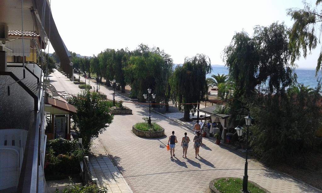 Seaside Studios Paralia Dionisiou Exterior foto