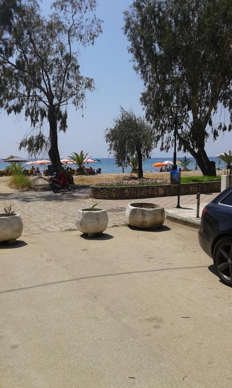 Seaside Studios Paralia Dionisiou Exterior foto