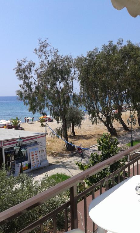 Seaside Studios Paralia Dionisiou Exterior foto