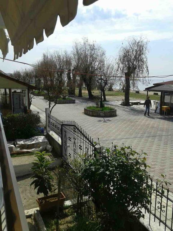 Seaside Studios Paralia Dionisiou Exterior foto
